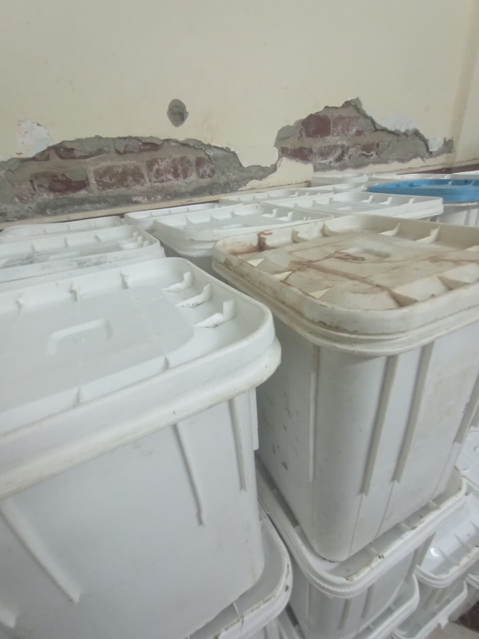 ضبط نصف طن عسل مجهول المصدر ومواد تموينية  في منفلوط والقوصية